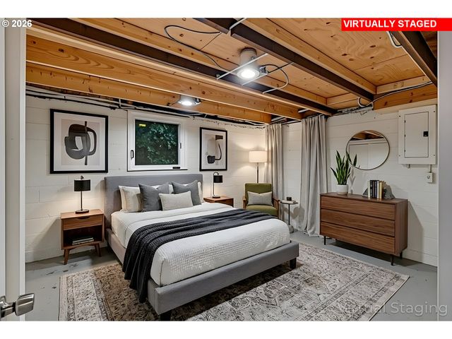 504 ABERNETHY Rd, Oregon City, OR 97045