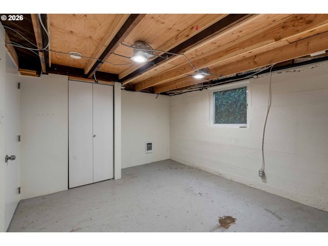 504 ABERNETHY Rd, Oregon City, OR 97045