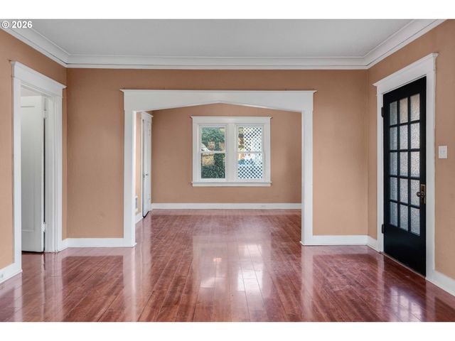 504 ABERNETHY Rd, Oregon City, OR 97045