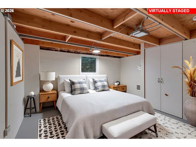 504 ABERNETHY Rd, Oregon City, OR 97045