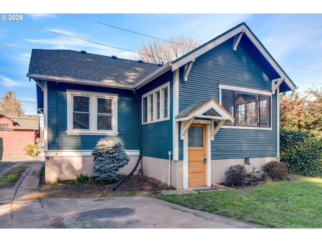 504 ABERNETHY Rd, Oregon City, OR 97045