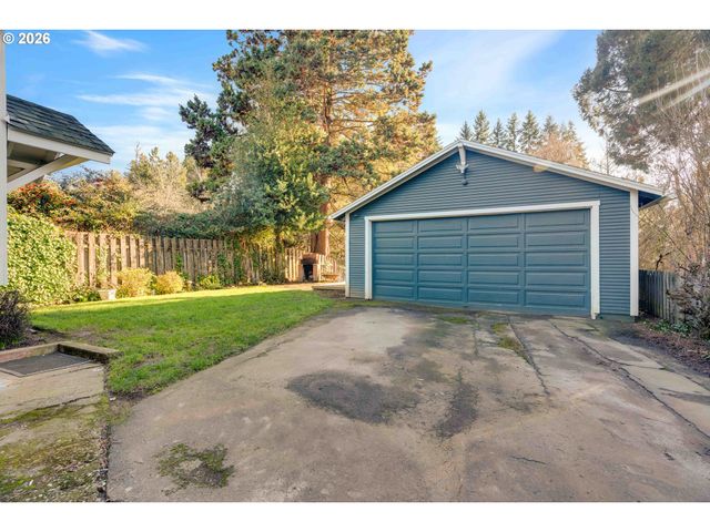 504 ABERNETHY Rd, Oregon City, OR 97045