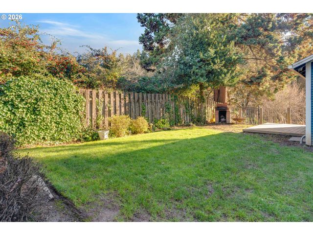 504 ABERNETHY Rd, Oregon City, OR 97045