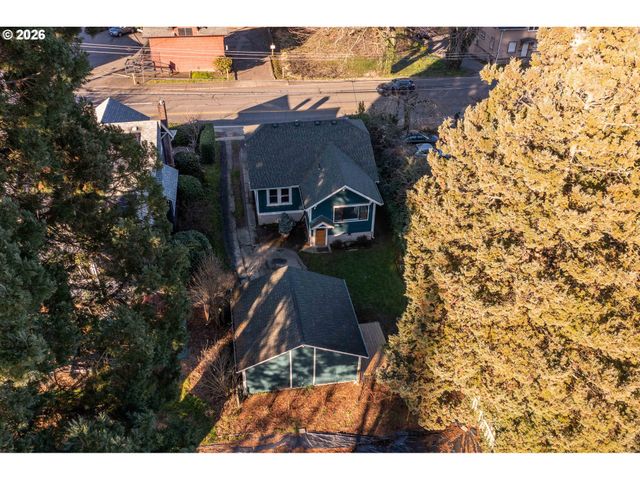 504 ABERNETHY Rd, Oregon City, OR 97045