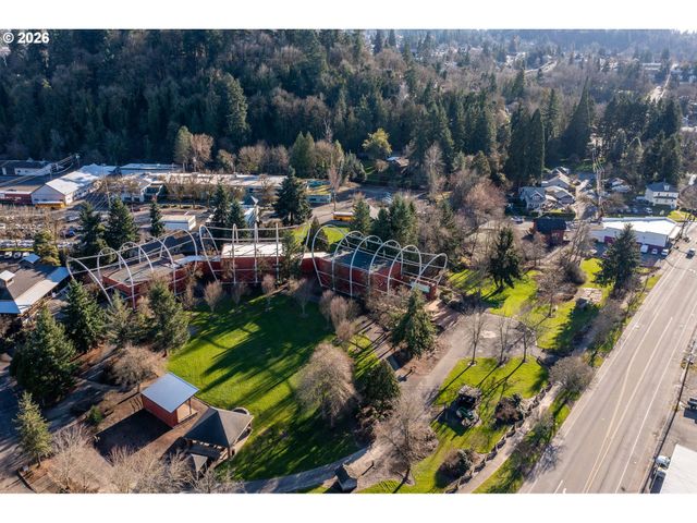 504 ABERNETHY Rd, Oregon City, OR 97045