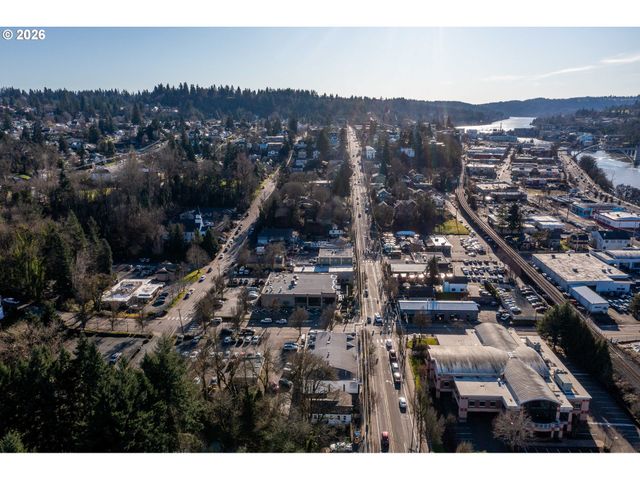 504 ABERNETHY Rd, Oregon City, OR 97045