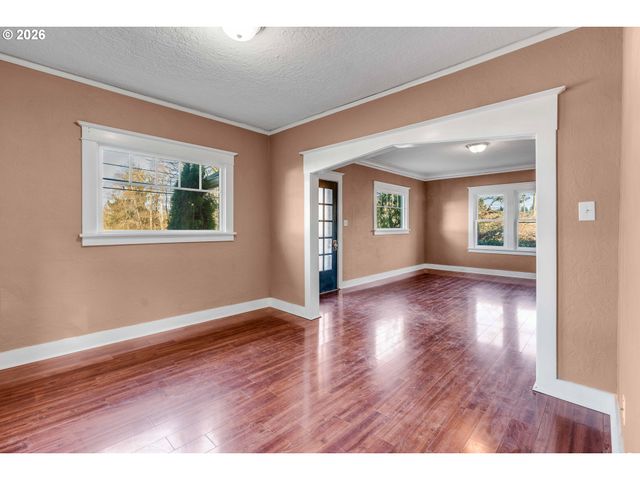 504 ABERNETHY Rd, Oregon City, OR 97045