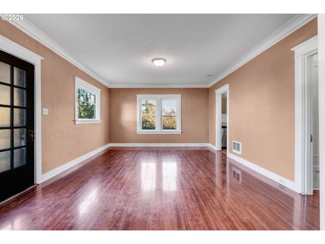 504 ABERNETHY Rd, Oregon City, OR 97045