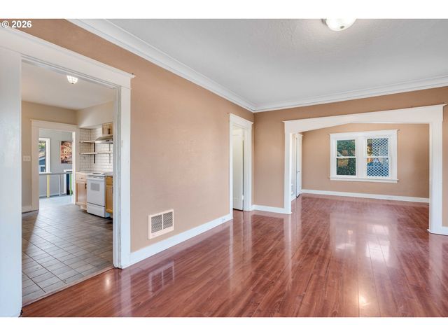 504 ABERNETHY Rd, Oregon City, OR 97045