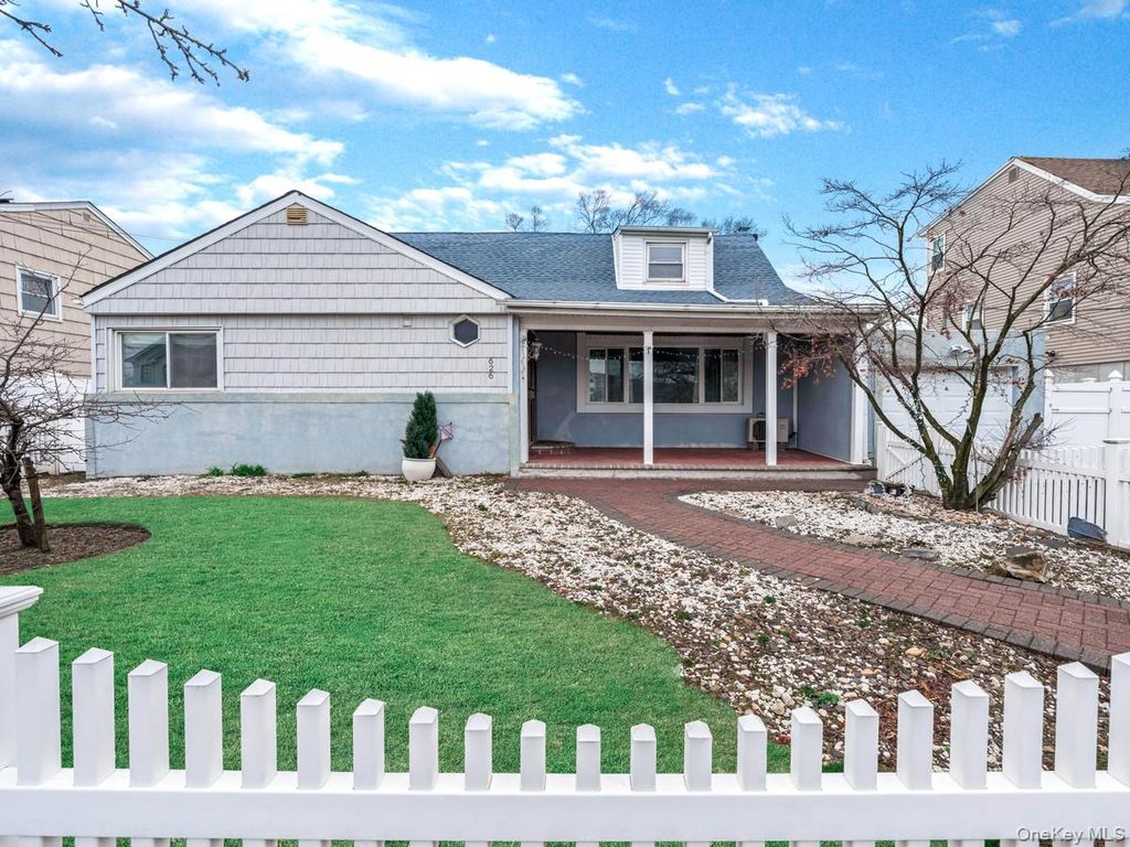 626 Pearl Street, Oceanside, NY 11572