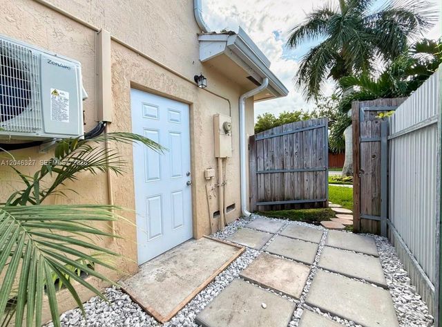 449 SE 31st Ave, Homestead, FL 33033
