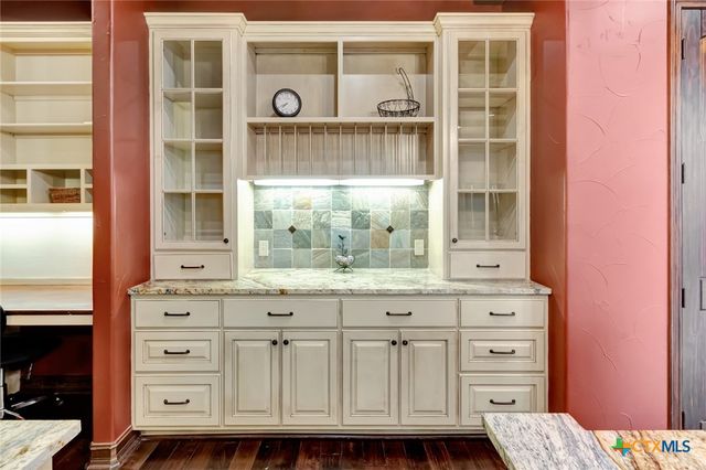 1682 County Road 310, Yoakum, TX 77995