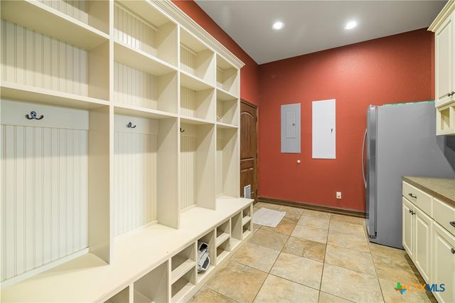 1682 County Road 310, Yoakum, TX 77995