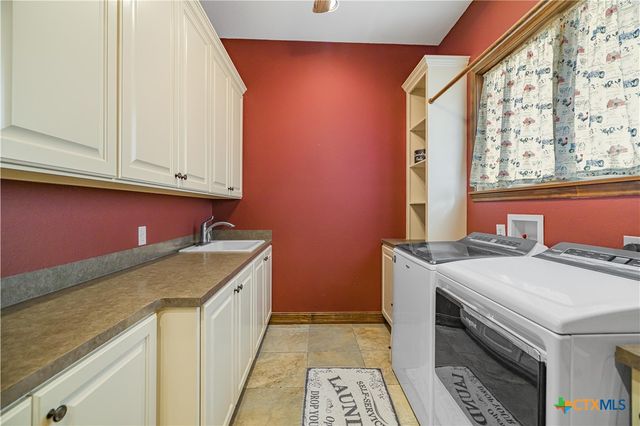 1682 County Road 310, Yoakum, TX 77995