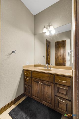 1682 County Road 310, Yoakum, TX 77995