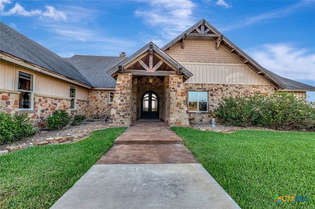 1682 County Road 310, Yoakum, TX 77995