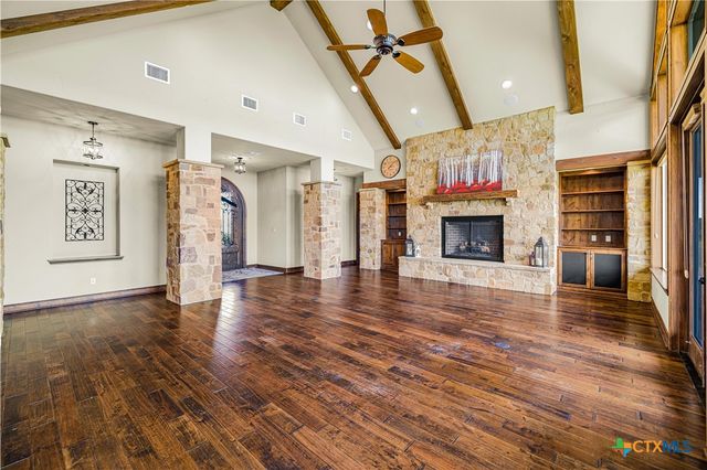 1682 County Road 310, Yoakum, TX 77995