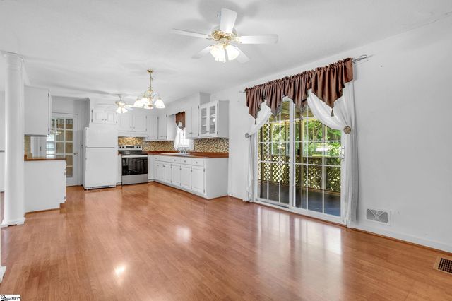 204 Parkdale Drive, Greenville, SC 29611