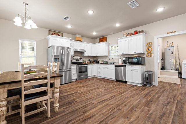 1481 W GAY AVE, Gladewater, TX 75647