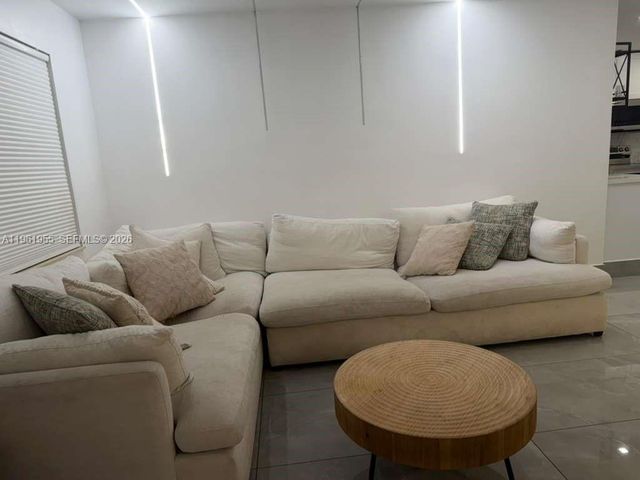 2121 N 57th Ter, Hollywood, FL 33021