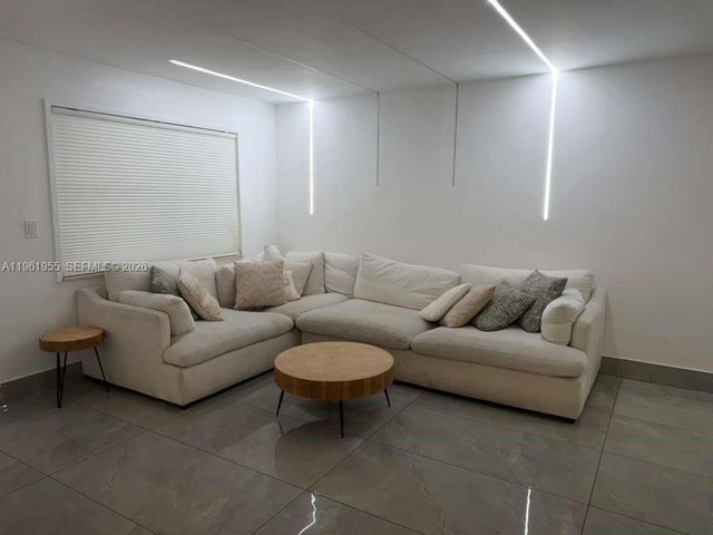 2121 N 57th Ter, Hollywood, FL 33021