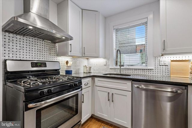 313 MERCY ST, Philadelphia, PA 19148