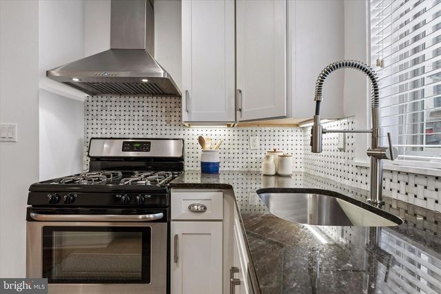 313 MERCY ST, Philadelphia, PA 19148