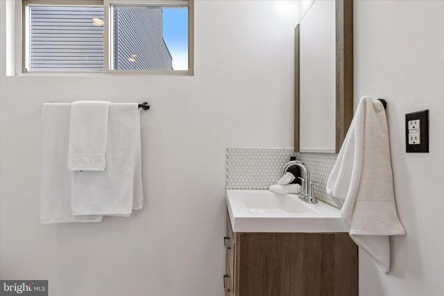 313 MERCY ST, Philadelphia, PA 19148