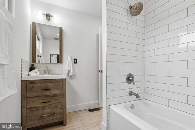 313 MERCY ST, Philadelphia, PA 19148