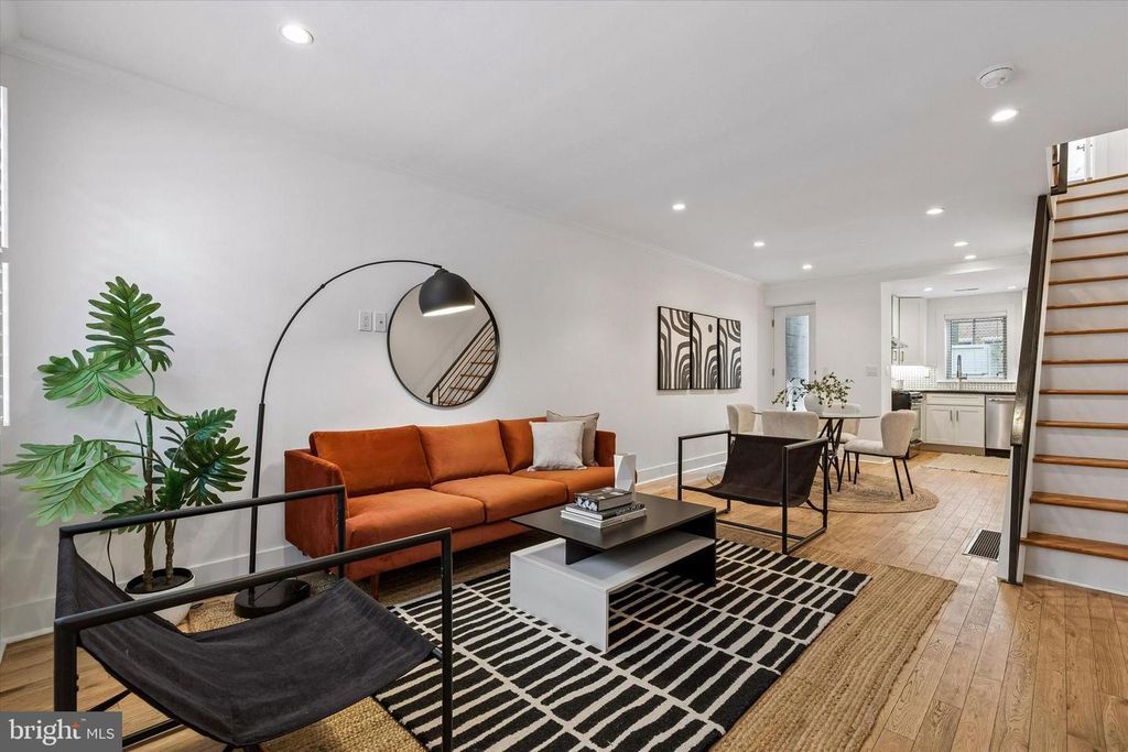 313 MERCY ST, Philadelphia, PA 19148