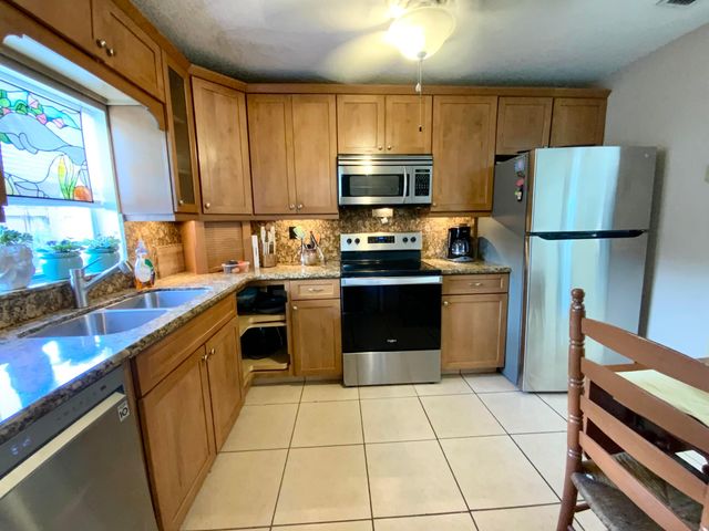 7922 SW 5th Street, North Lauderdale, FL 33068