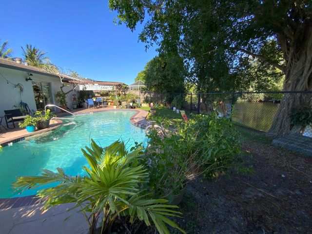 7922 SW 5th Street, North Lauderdale, FL 33068