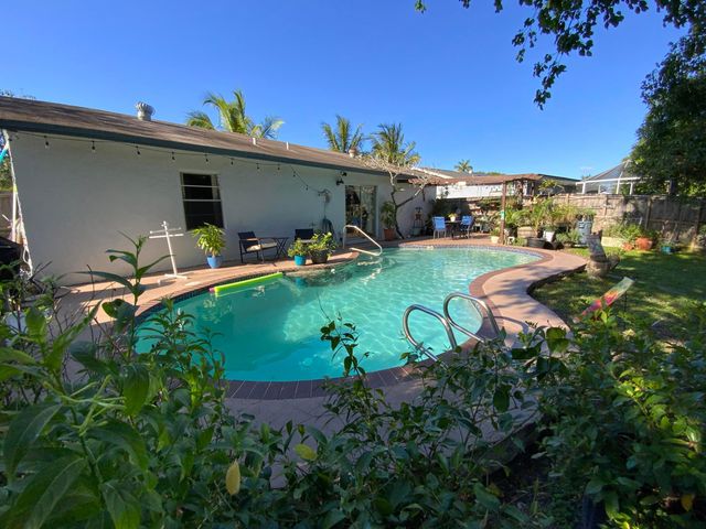 7922 SW 5th Street, North Lauderdale, FL 33068