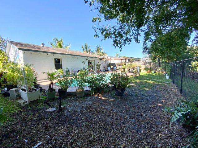 7922 SW 5th Street, North Lauderdale, FL 33068