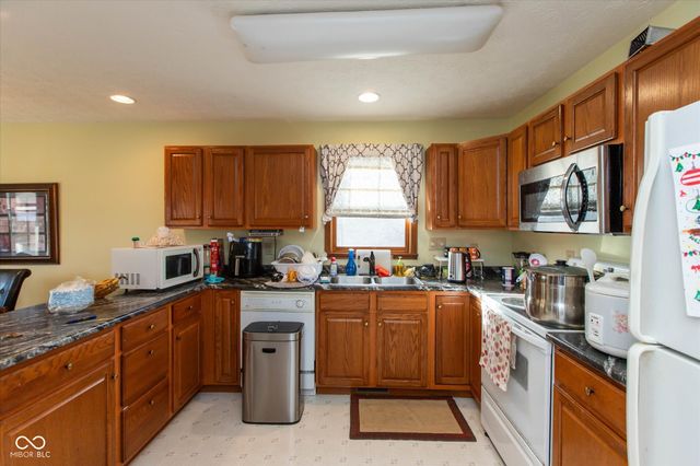 377 Savannah Drive, Greenwood, IN 46142