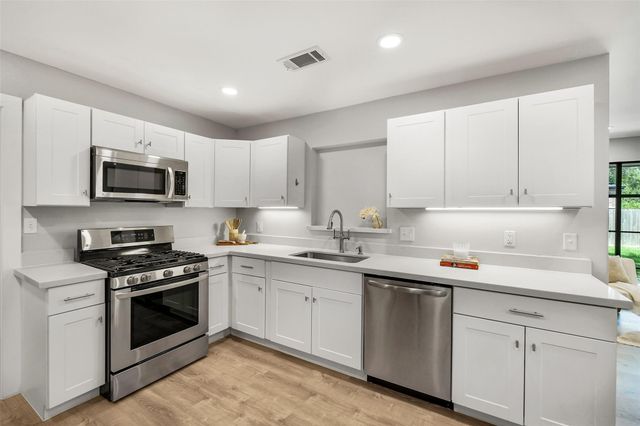 10726 Riverview Drive, Houston, TX 77042