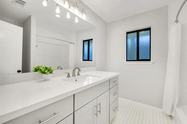 10726 Riverview Drive, Houston, TX 77042