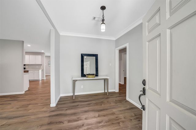 10726 Riverview Drive, Houston, TX 77042