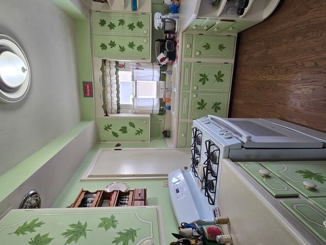 1408 S 10th Street, Clinton, IA 52372