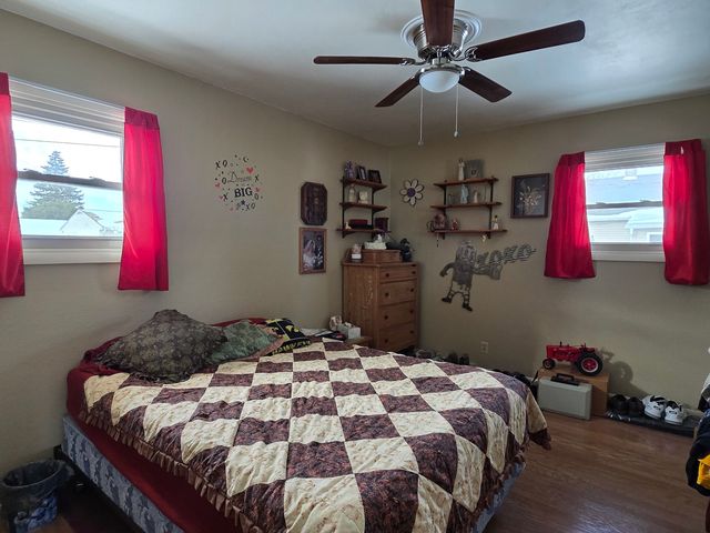 1408 S 10th Street, Clinton, IA 52372