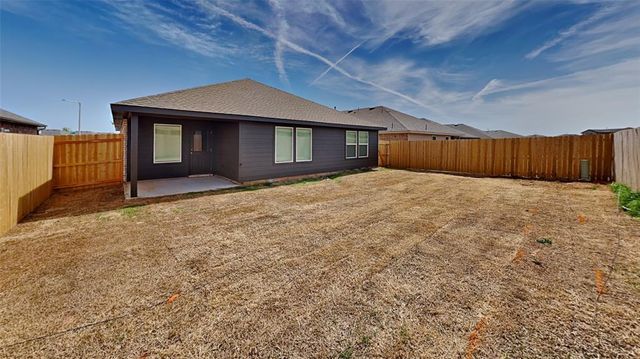 2825 Otis Lane, Yukon, OK 73099