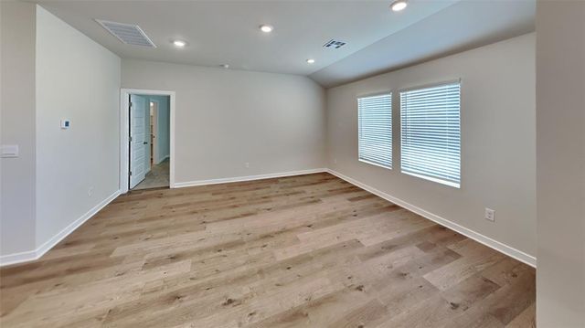 2825 Otis Lane, Yukon, OK 73099