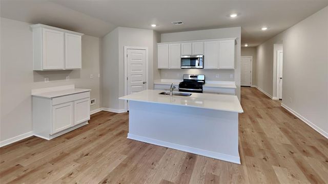 2825 Otis Lane, Yukon, OK 73099