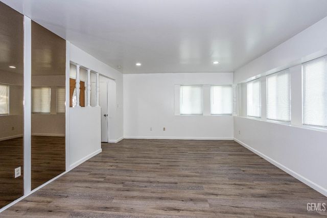 1105 Arena Way, Bakersfield, CA 93304