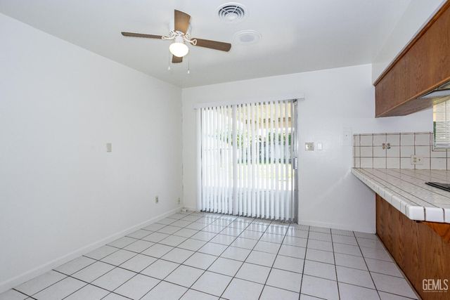 1105 Arena Way, Bakersfield, CA 93304