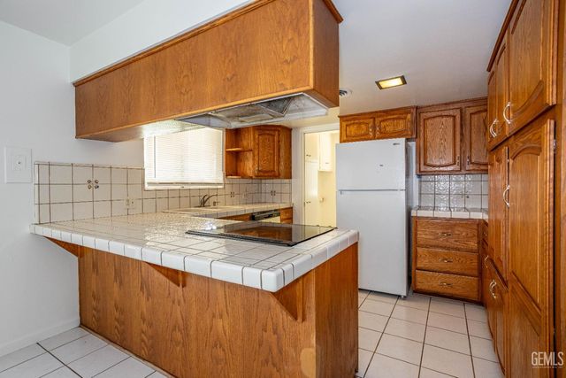 1105 Arena Way, Bakersfield, CA 93304