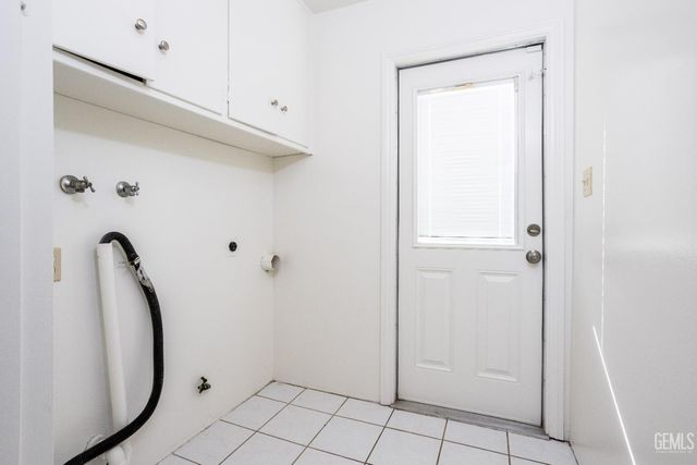 1105 Arena Way, Bakersfield, CA 93304