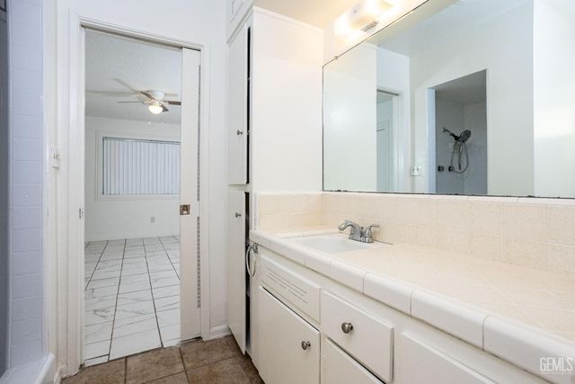 1105 Arena Way, Bakersfield, CA 93304