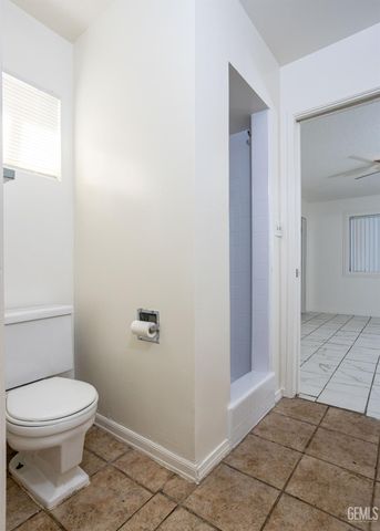 1105 Arena Way, Bakersfield, CA 93304