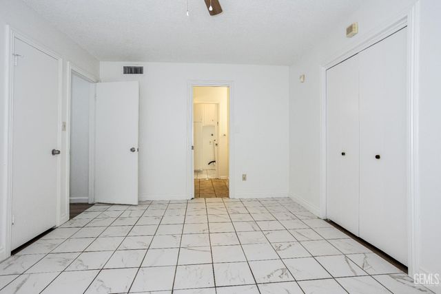 1105 Arena Way, Bakersfield, CA 93304